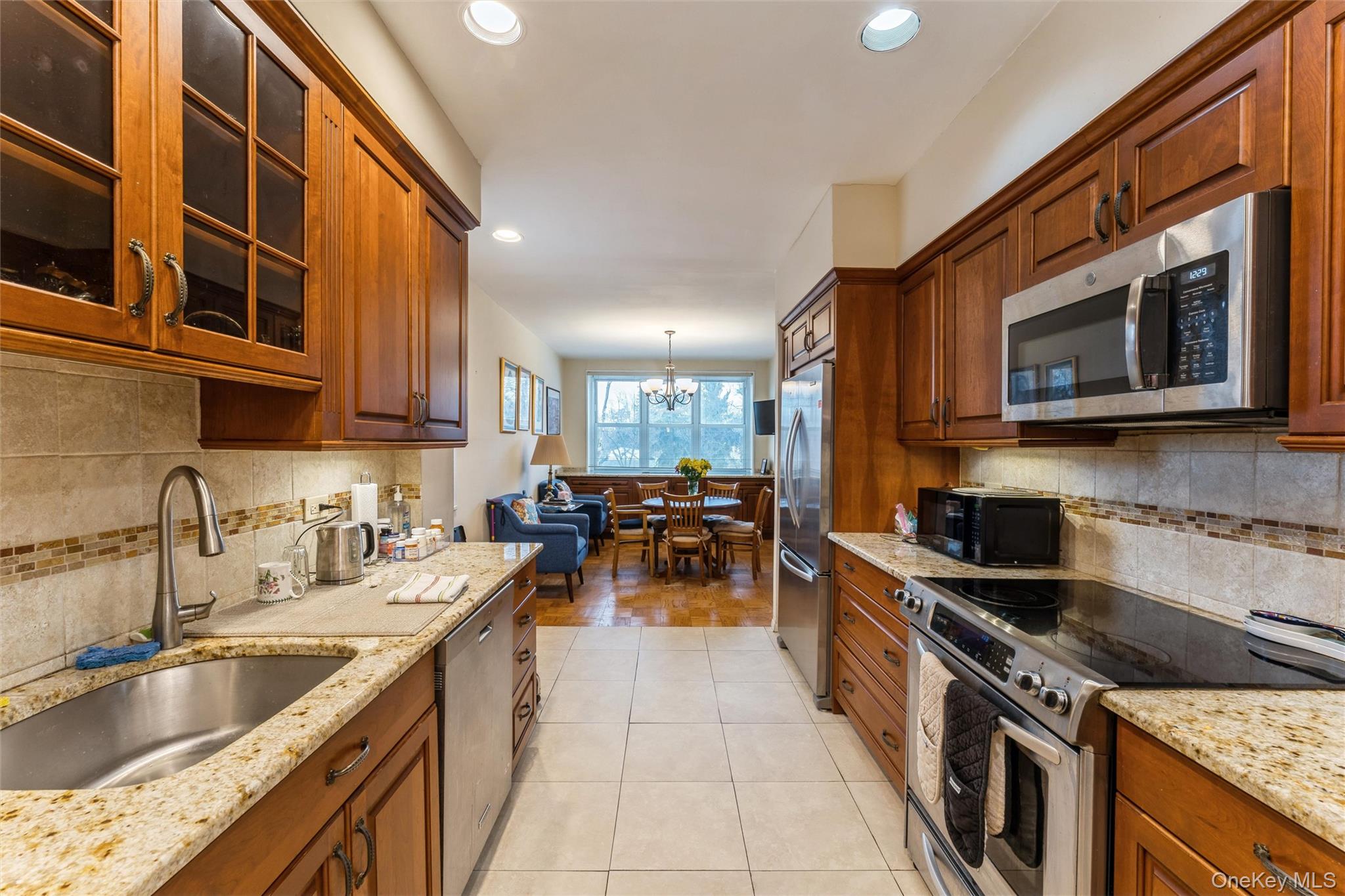 #9 photo, 1 Kensington Gate, Great Neck , NY 11021