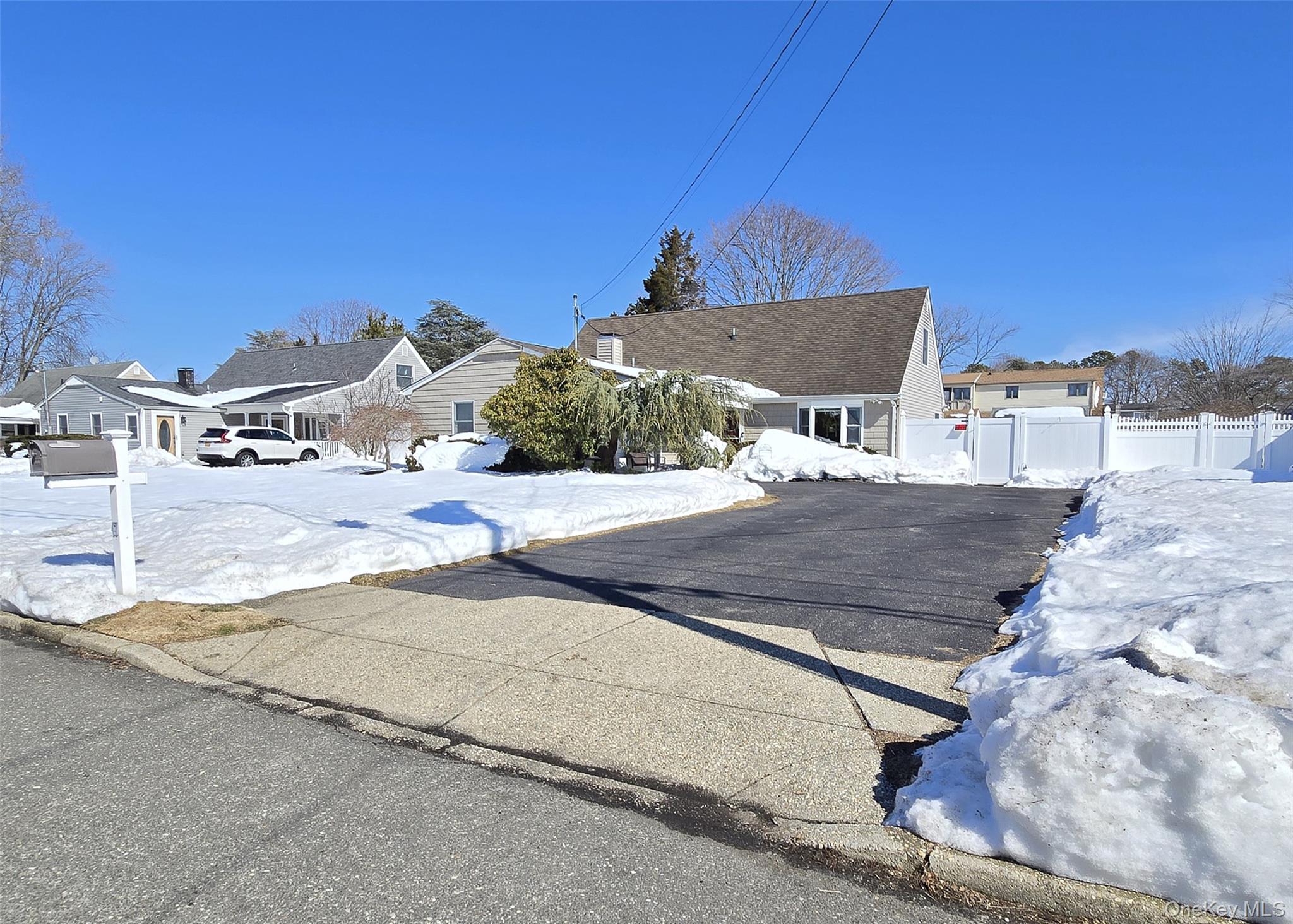 #2 photo, 47 Birchdale Drive, Саффолк ‖ Holbrook , NY 11741