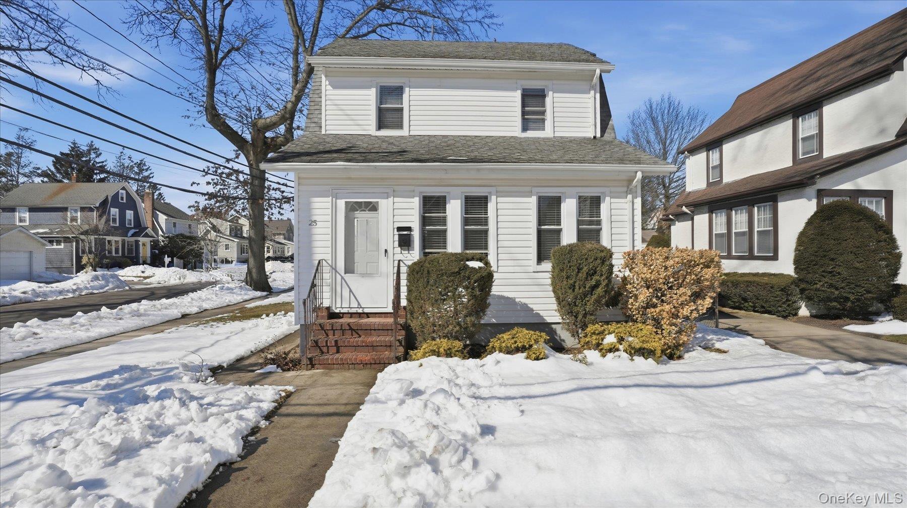 #1 photo, 25 Mayfair Avenue, Floral Park , NY 11001