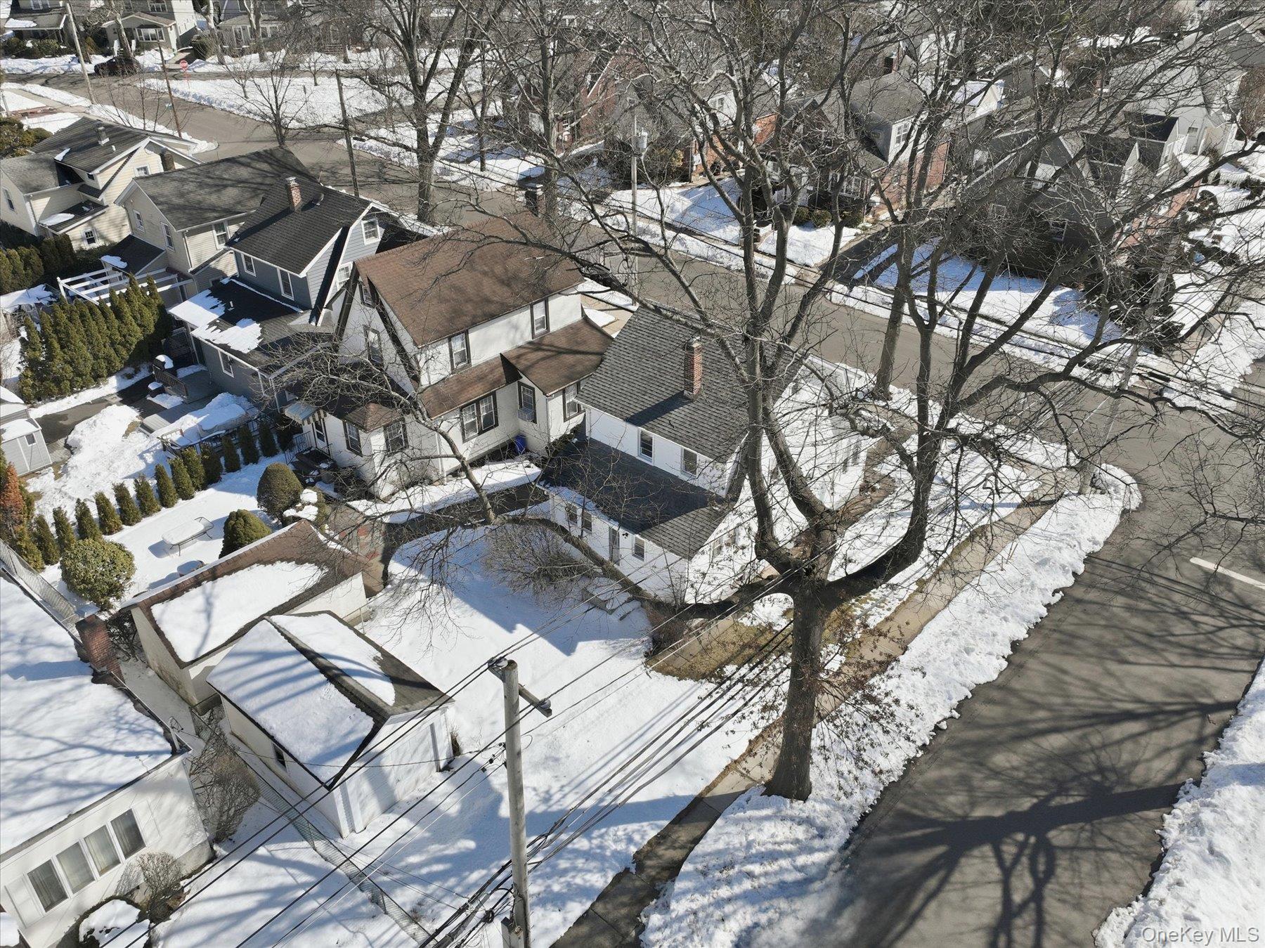 #17 photo, 25 Mayfair Avenue, Floral Park , NY 11001