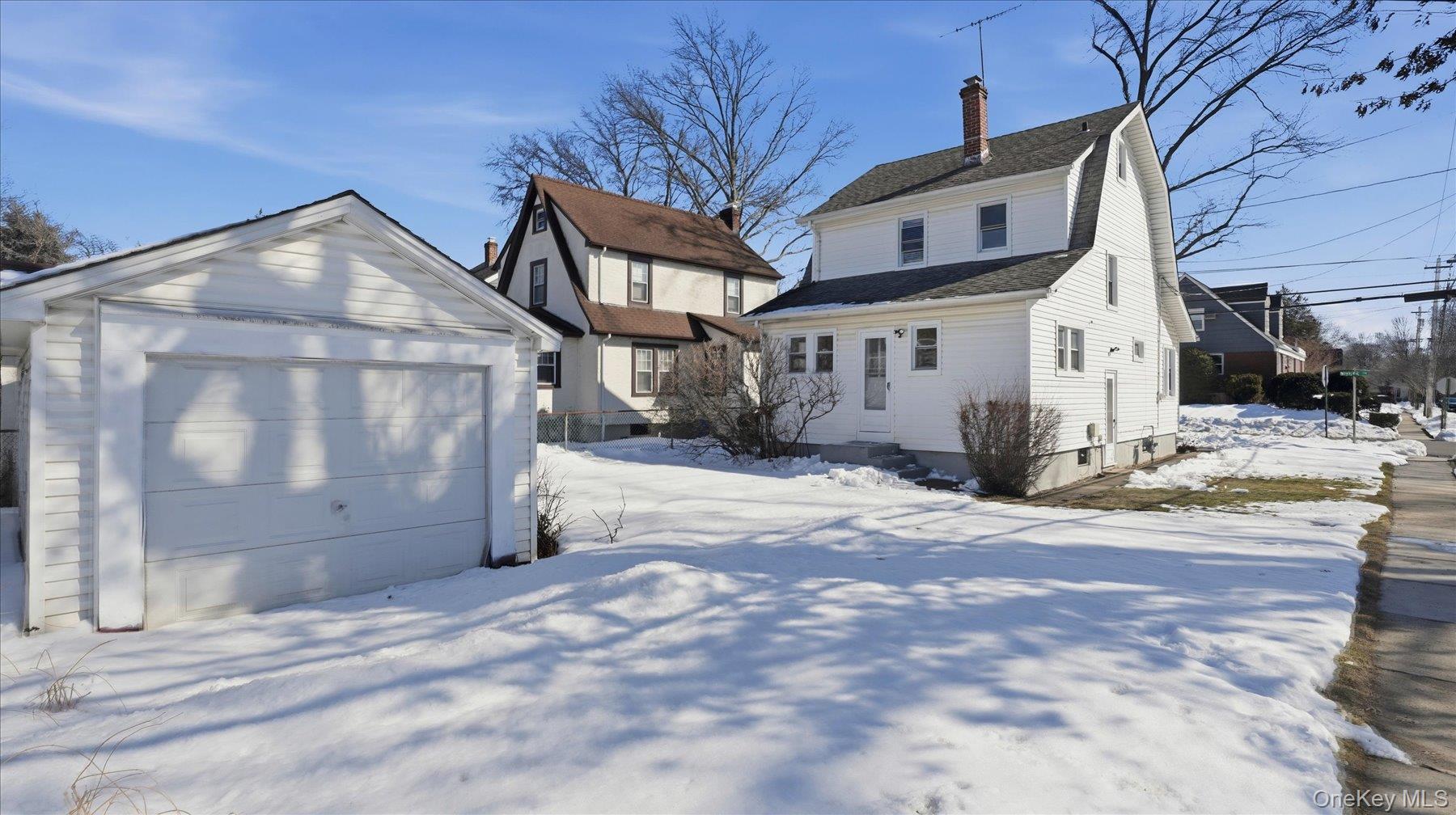 #3 photo, 25 Mayfair Avenue, Floral Park , NY 11001