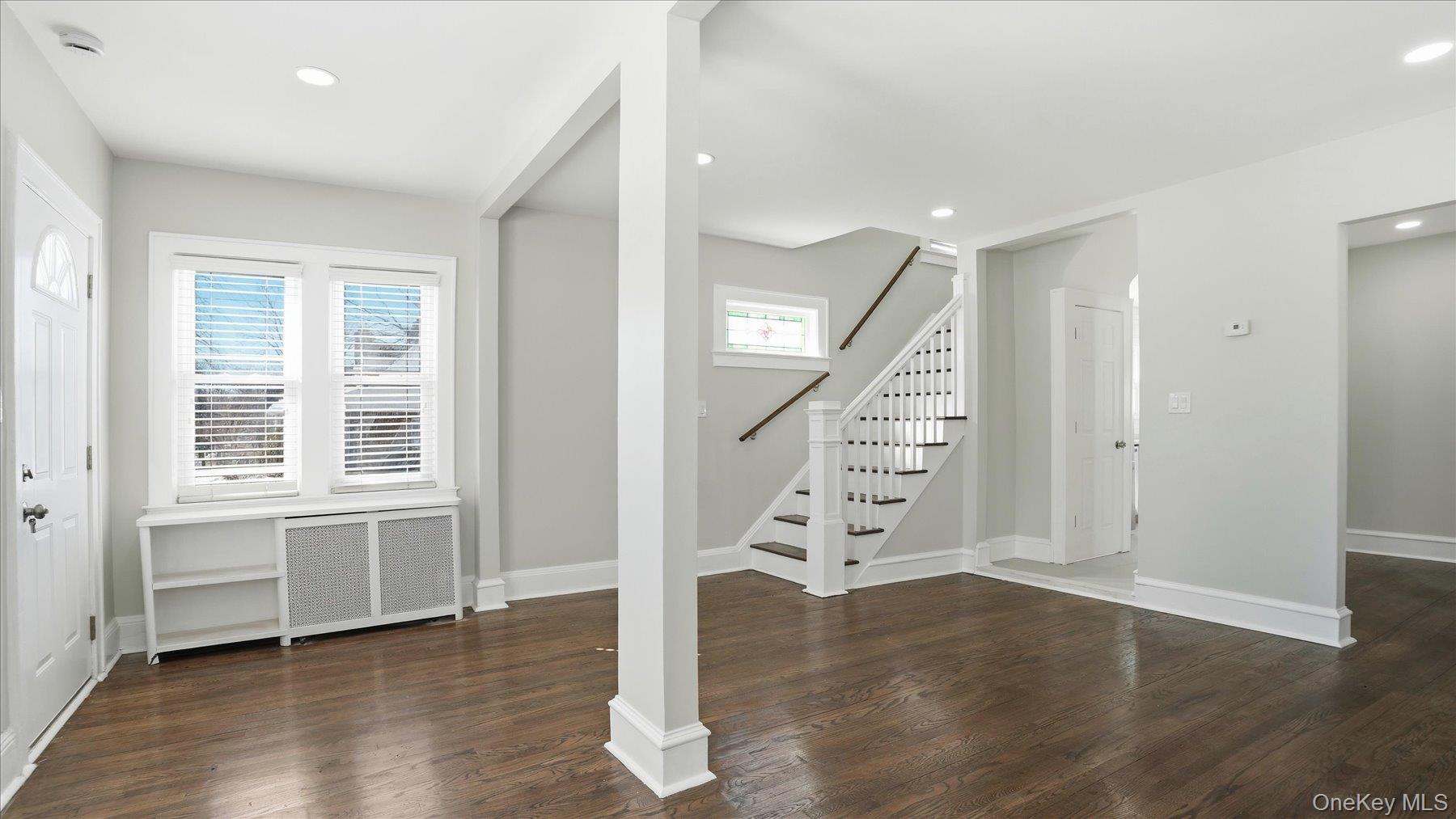 #4 photo, 25 Mayfair Avenue, Floral Park , NY 11001