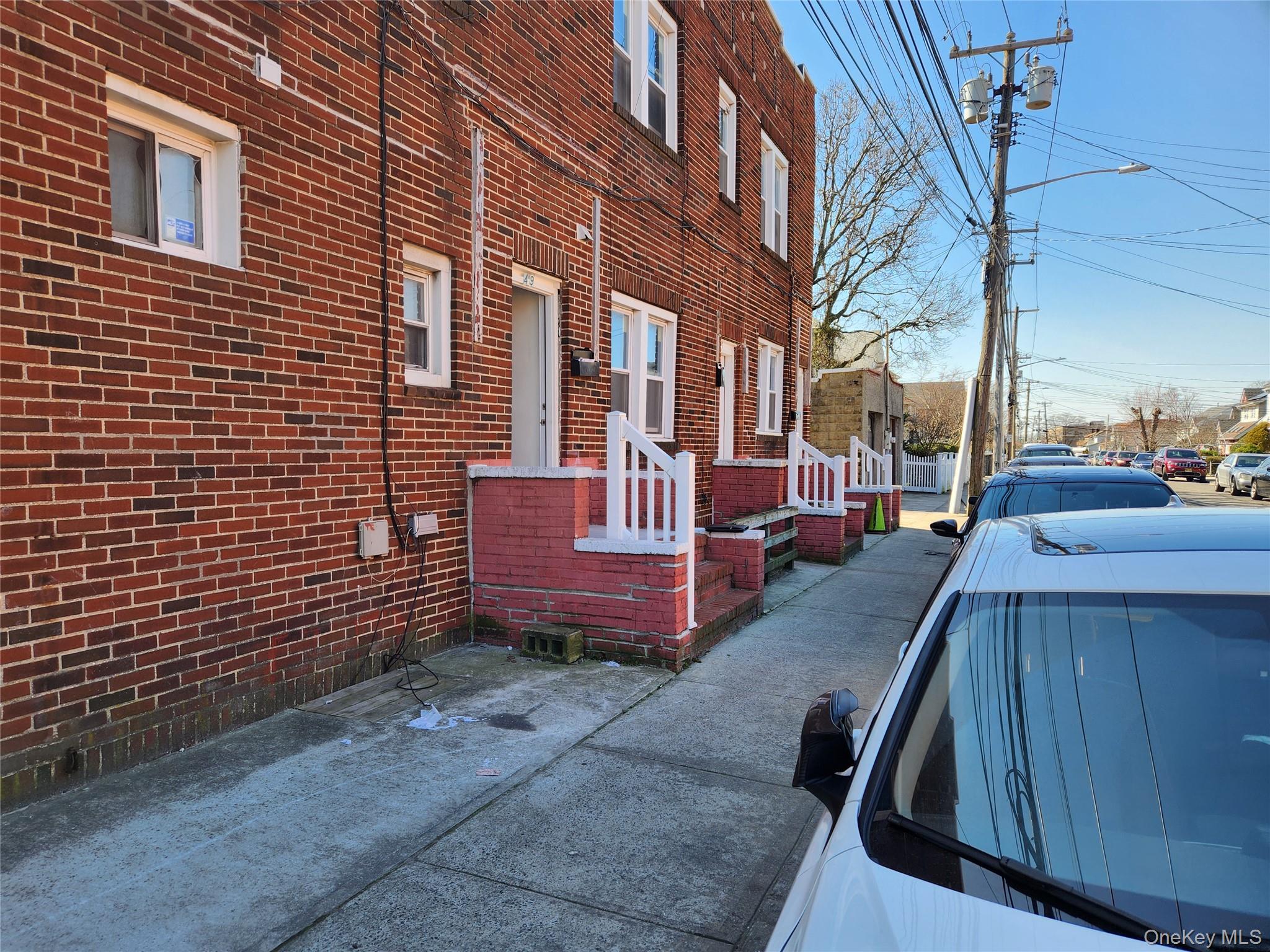 #2 photo, 49 Roger Avenue, नासाउ काउंटी Inwood , NY 11096