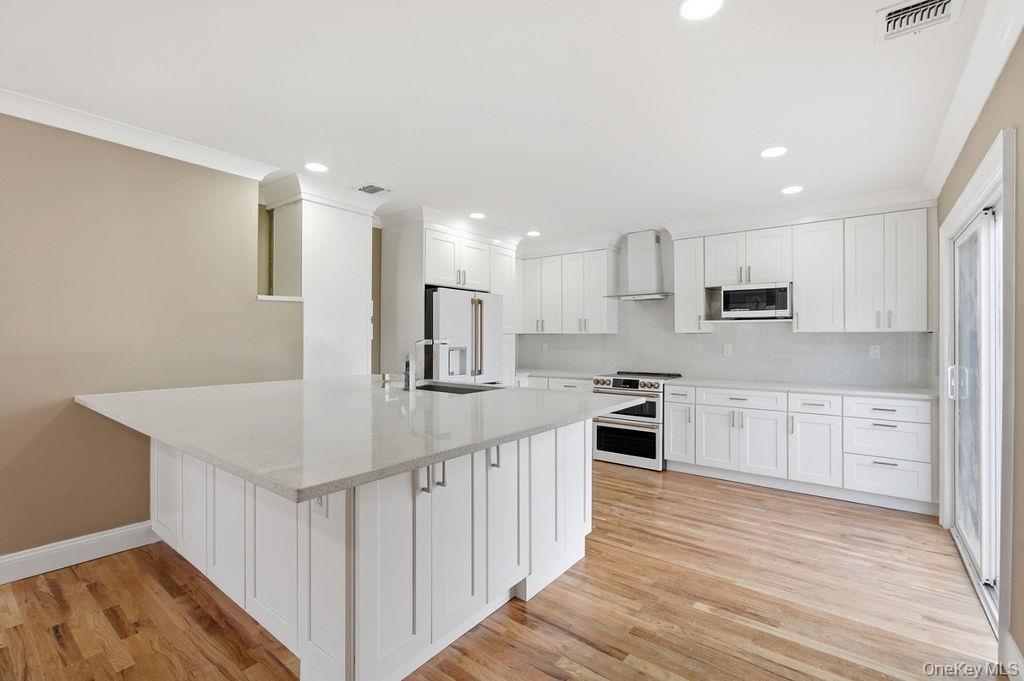 #11 photo, 357 Deer Park Road, সাফোক কাউন্টি Dix Hills , NY 11746