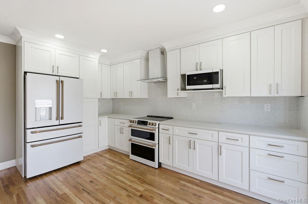 #13 photo, 357 Deer Park Road, সাফোক কাউন্টি Dix Hills , NY 11746