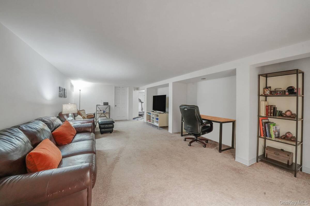 #28 photo, 23 Pearsall Place, سوفولك Deer Park , NY 11729