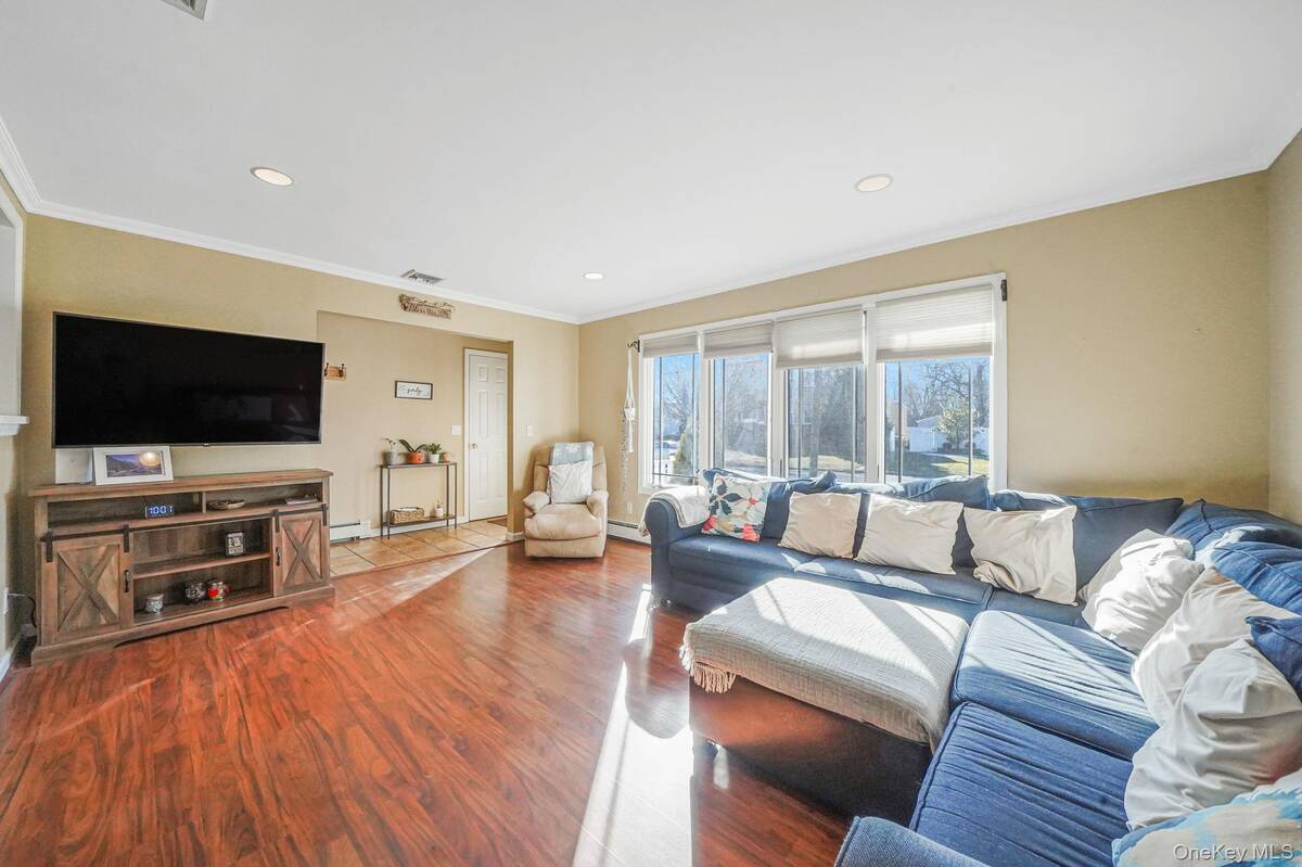 #4 photo, 23 Pearsall Place, سوفولك Deer Park , NY 11729