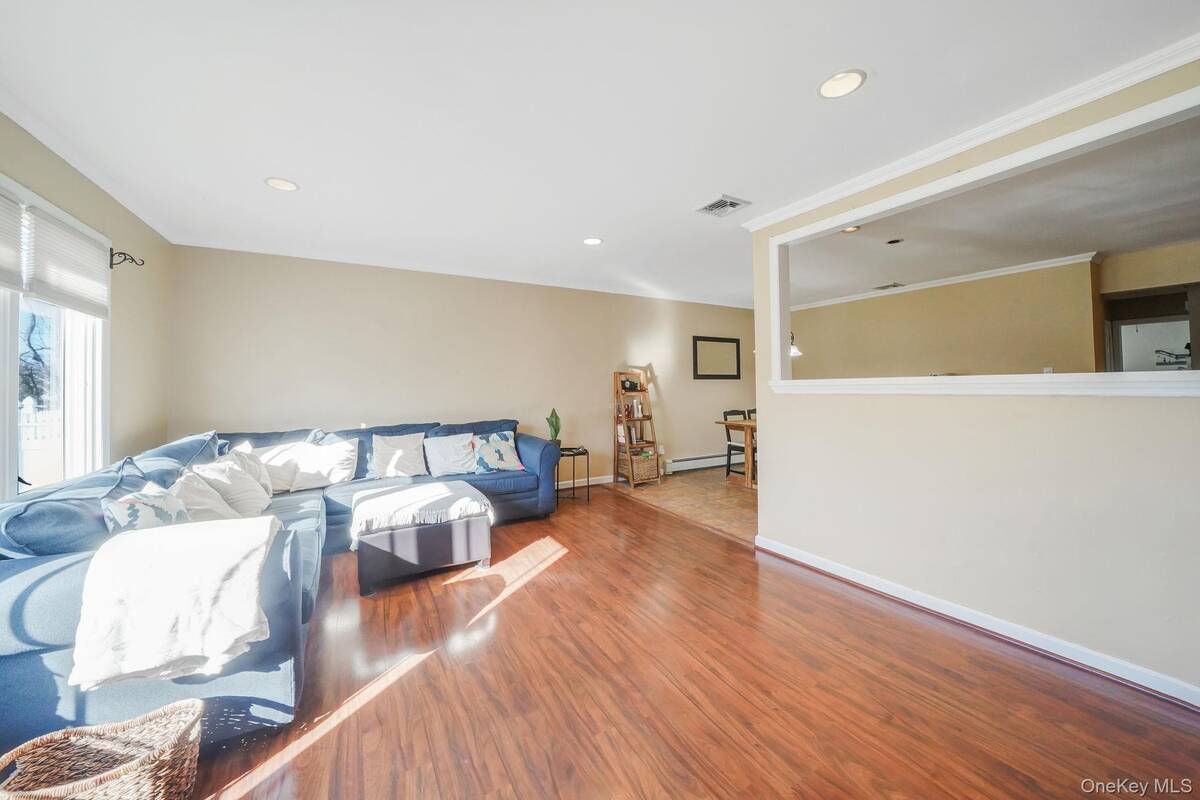 #5 photo, 23 Pearsall Place, سوفولك Deer Park , NY 11729