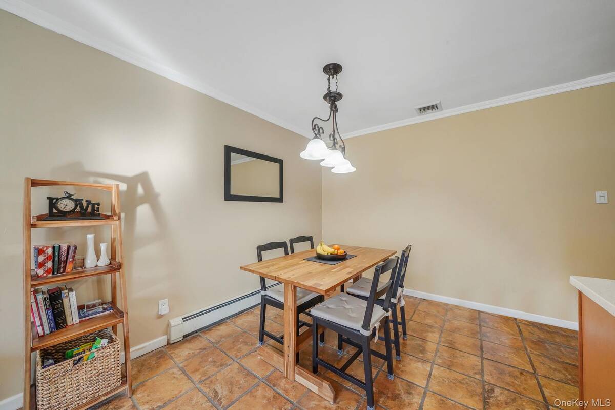 #6 photo, 23 Pearsall Place, سوفولك Deer Park , NY 11729