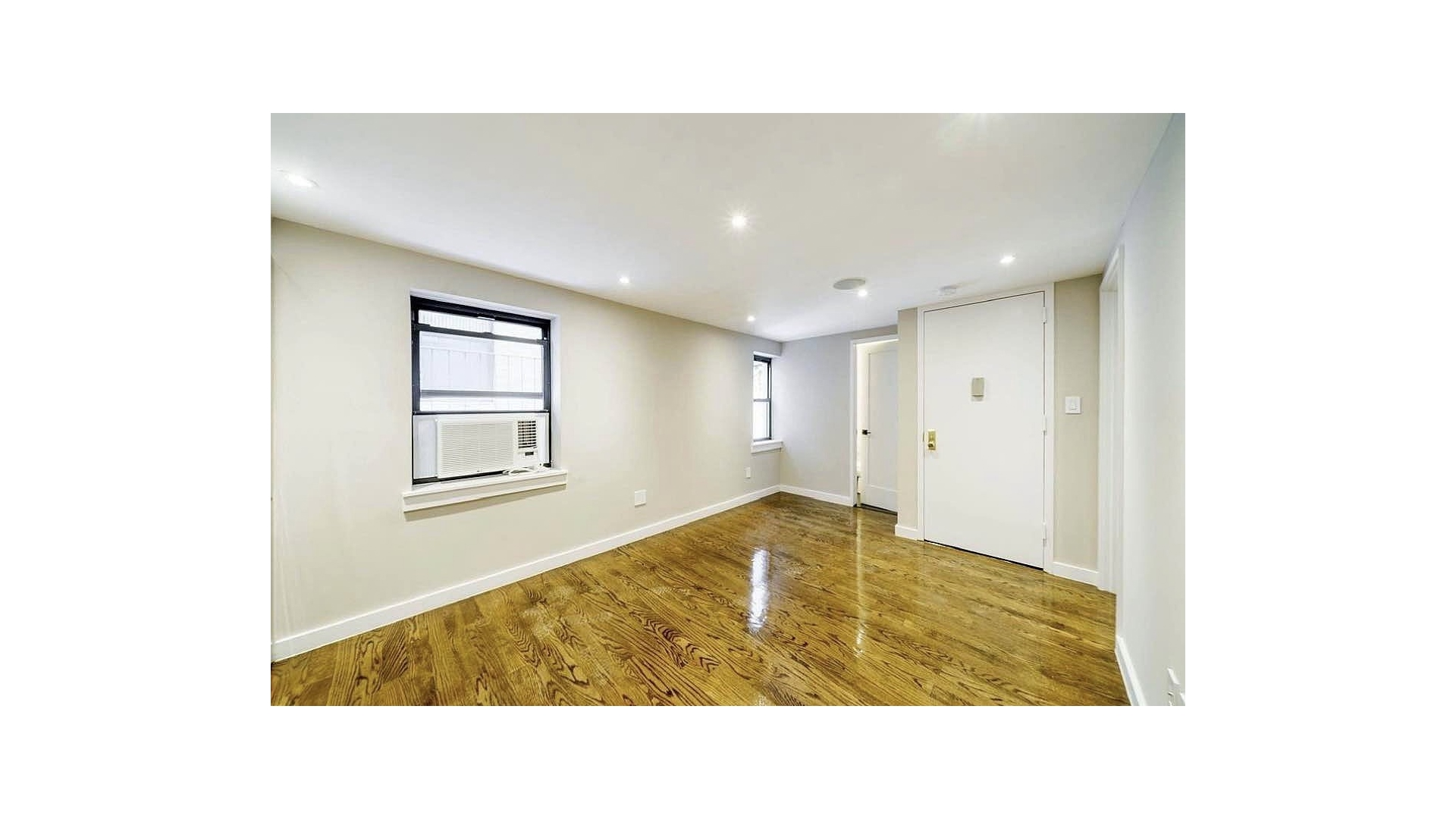 #4 photo, New York City, מנהטן East Village , NY 10009