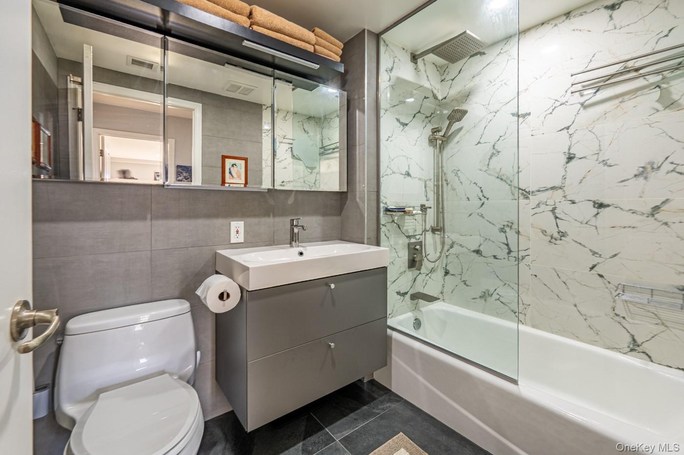 #10 photo, 1490 Outlook Avenue, Bronx , NY 10465