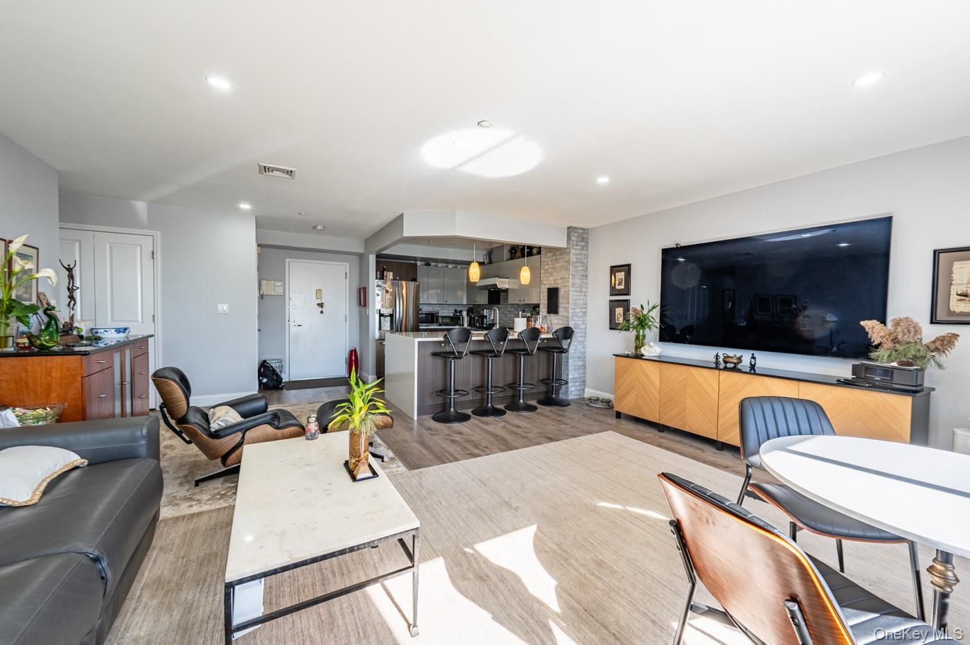 #5 photo, 1490 Outlook Avenue, Bronx , NY 10465