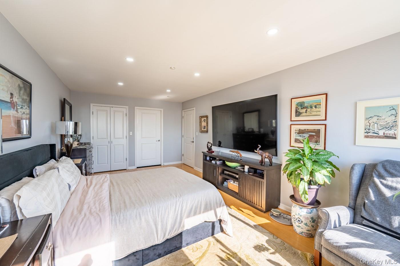 #8 photo, 1490 Outlook Avenue, Bronx , NY 10465