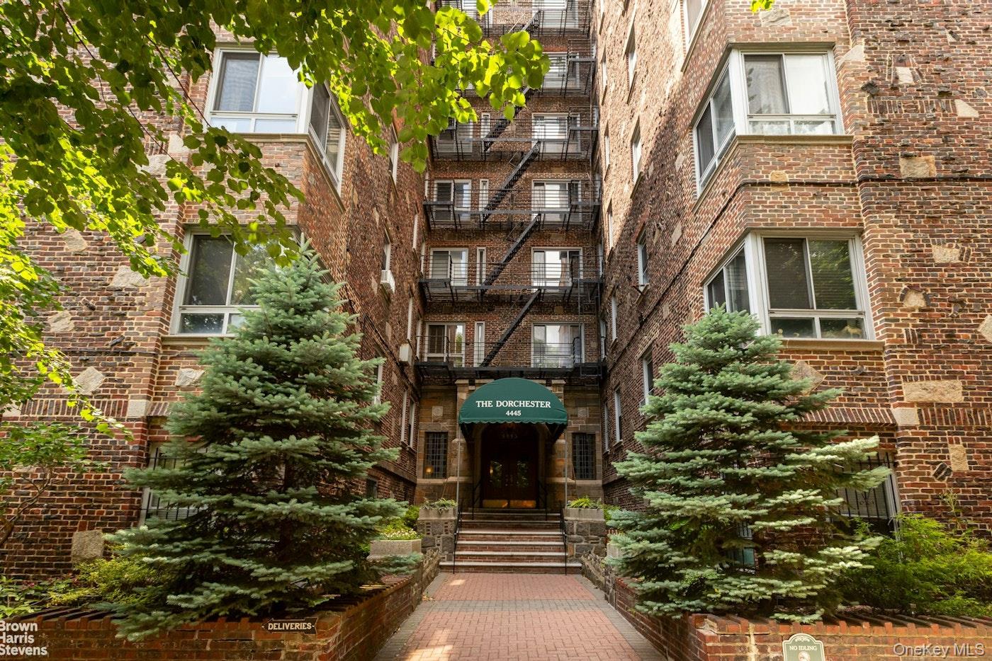 #18 photo, 4445 Post Road, برونكس Bronx , NY 10471