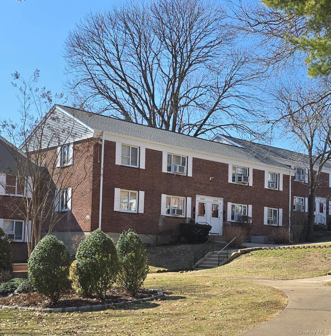 #1 photo, 22305 Manor Road, Куинс ‖ Queens Village , NY 11427