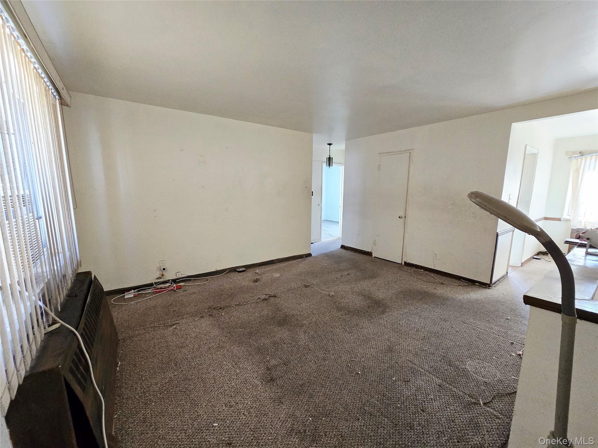 #2 photo, 22305 Manor Road, Куинс ‖ Queens Village , NY 11427