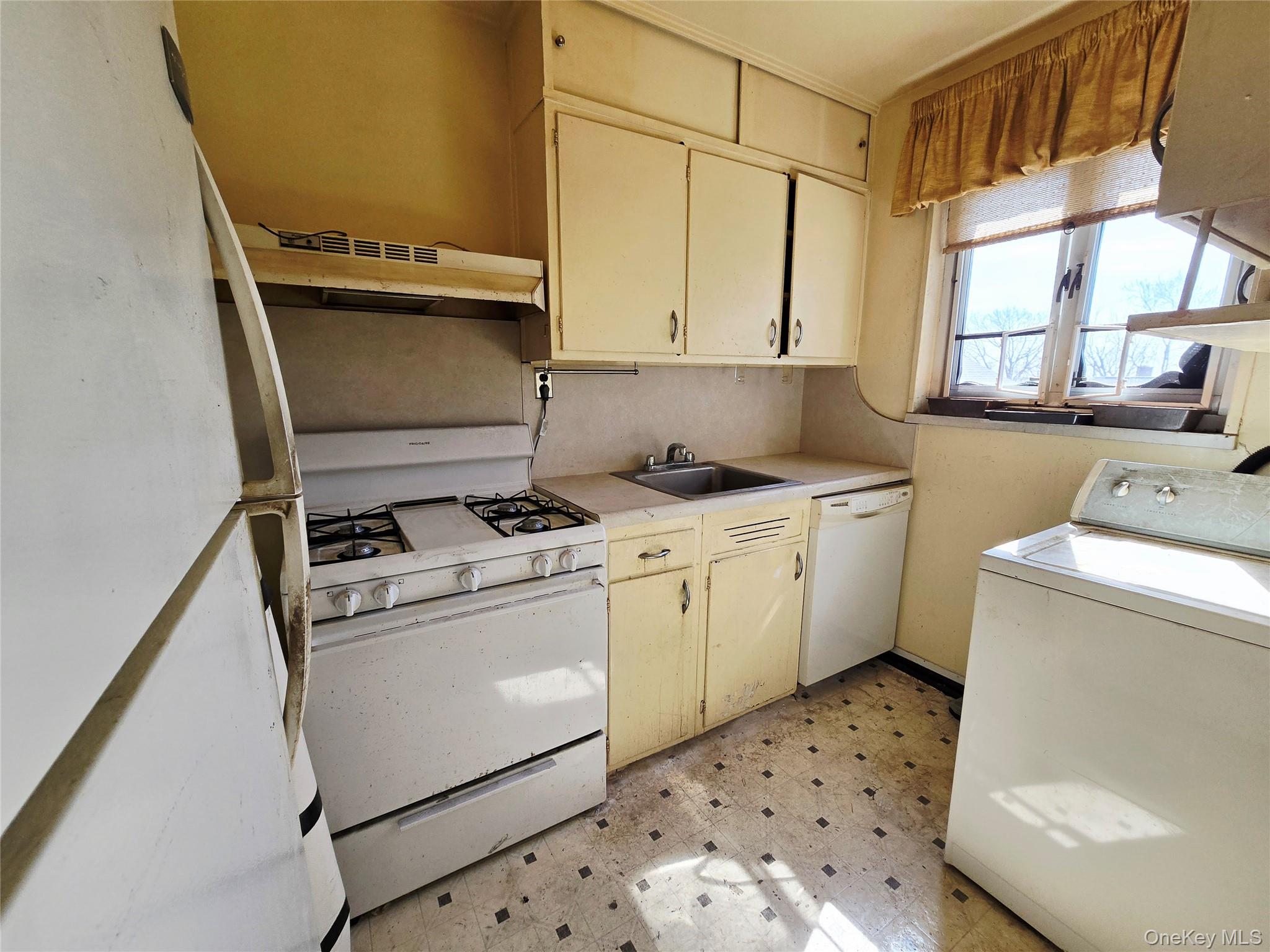 #3 photo, 22305 Manor Road, Куинс ‖ Queens Village , NY 11427