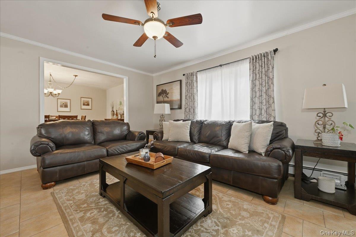 #6 photo, 25 Gleaner Lane, 롱 아일랜드 Levittown , NY 11756