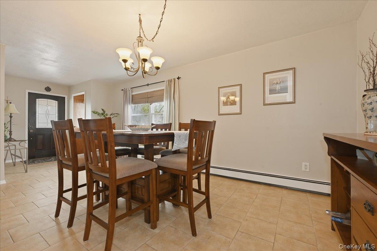 #9 photo, 25 Gleaner Lane, 롱 아일랜드 Levittown , NY 11756