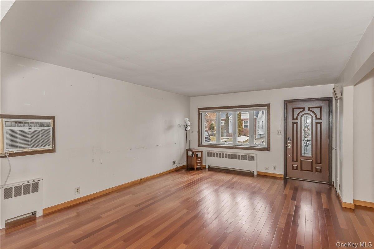 #3 photo, 505 N 1st Street, מחוז נסאו New Hyde Park , NY 11040