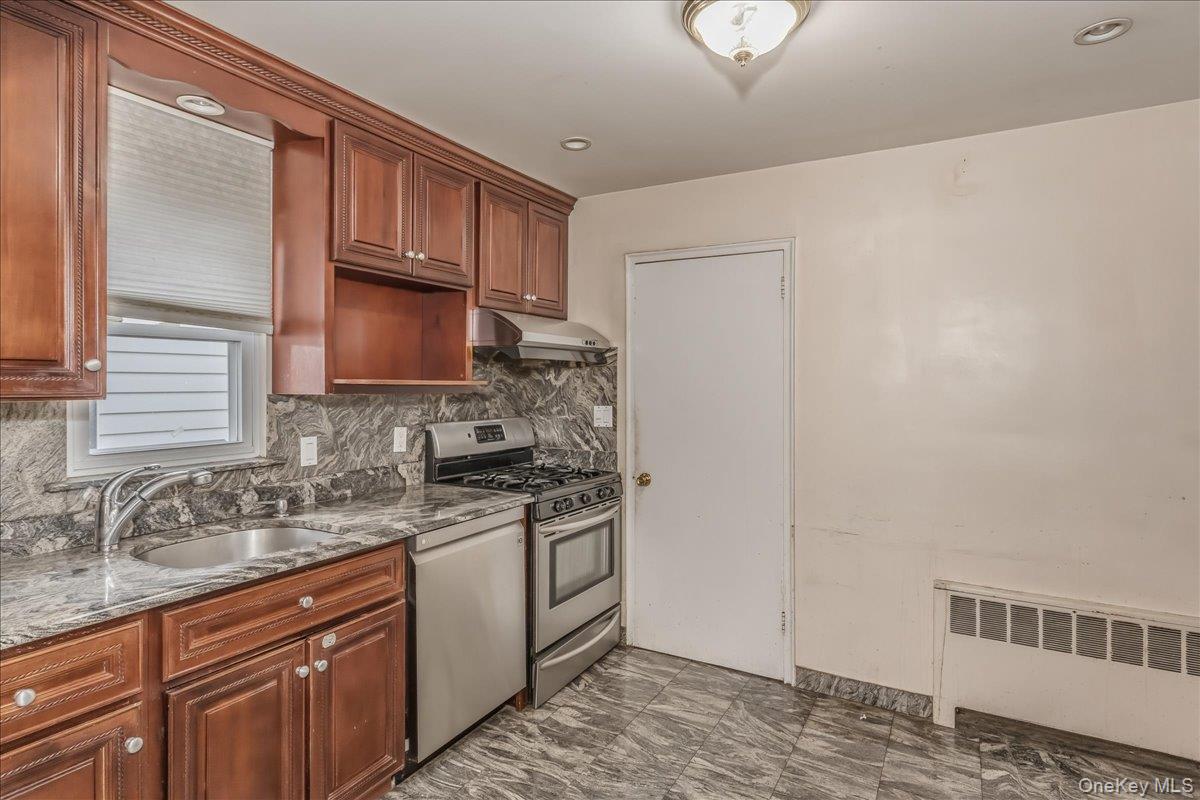 #6 photo, 505 N 1st Street, מחוז נסאו New Hyde Park , NY 11040