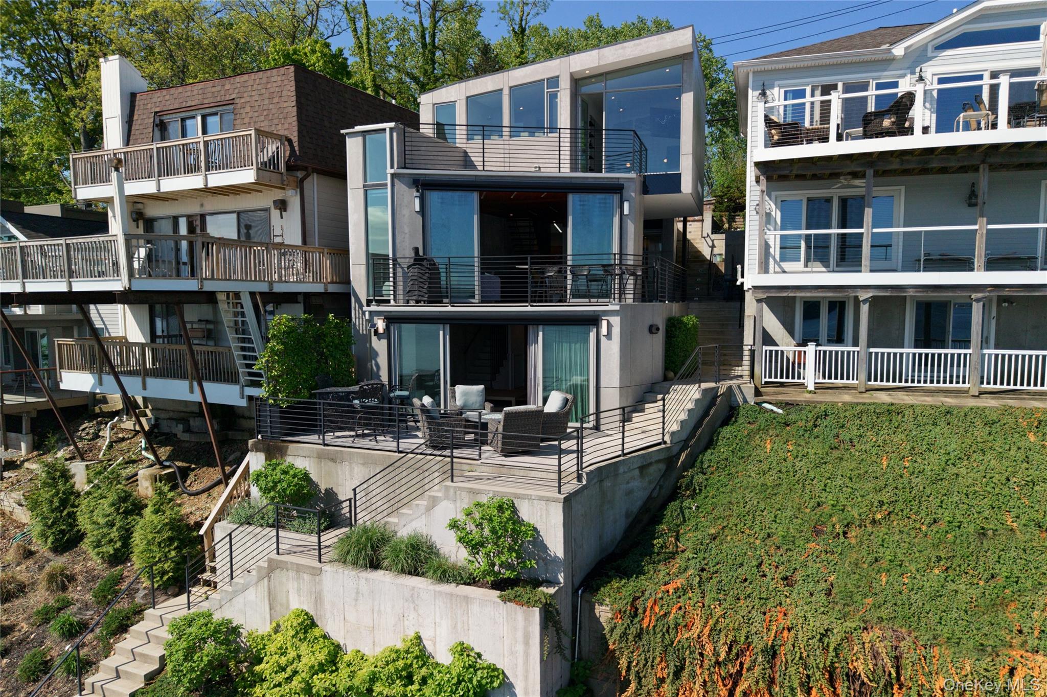 #1 photo, 75-34 West Shore Road, 롱 아일랜드 Port Washington , NY 11050