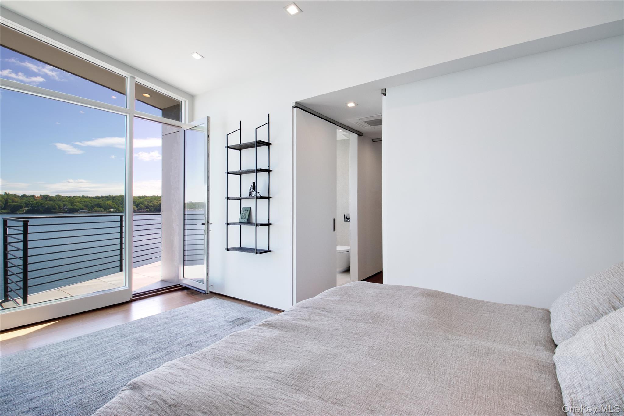 #12 photo, 75-34 West Shore Road, 롱 아일랜드 Port Washington , NY 11050