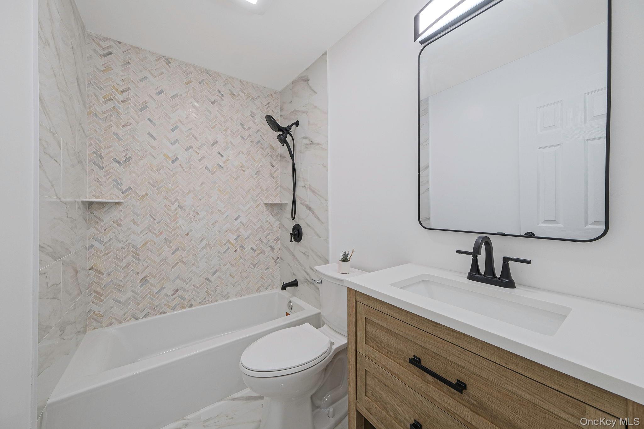 #13 photo, 38 Columbia Avenue, सफ़ोक काउंटी Westhampton , NY 11977