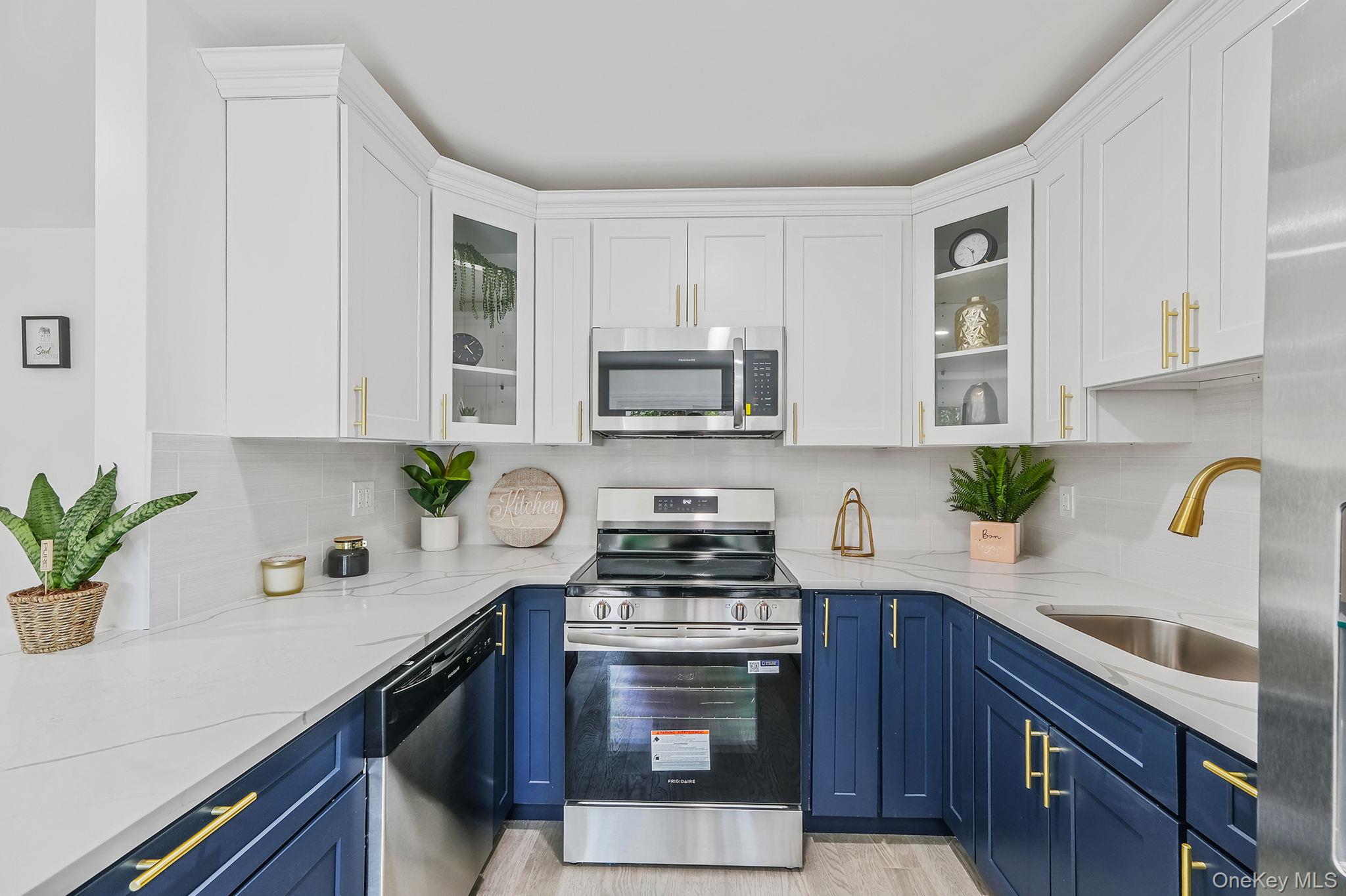 #2 photo, 38 Columbia Avenue, सफ़ोक काउंटी Westhampton , NY 11977