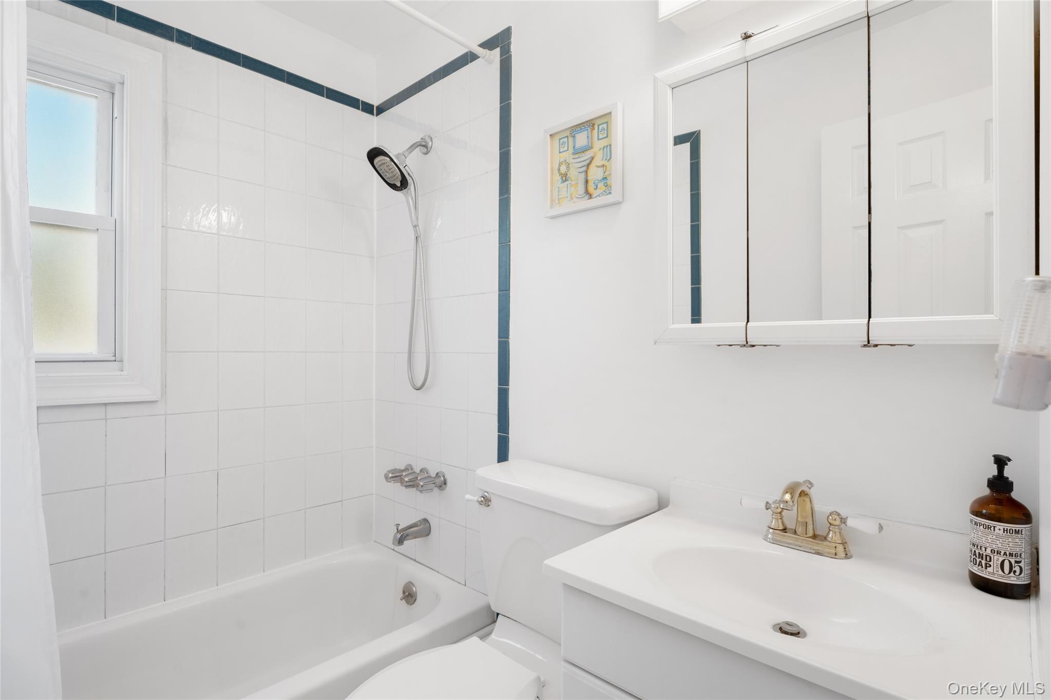 #13 photo, 27 Summit Boulevard, سوفولك Westhampton , NY 11977