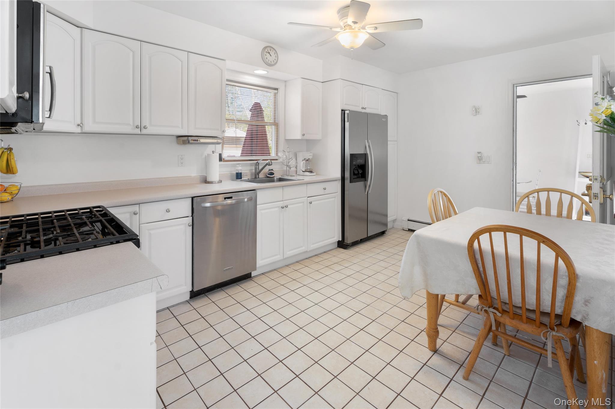 #8 photo, 27 Summit Boulevard, سوفولك Westhampton , NY 11977