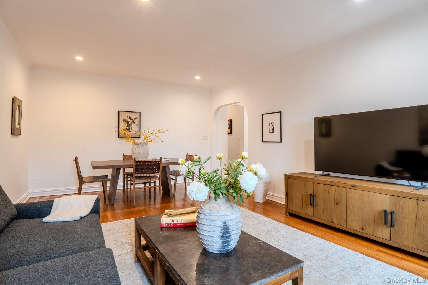 #12 photo, 21 Barstow Road, नासाउ काउंटी Great Neck , NY 11021