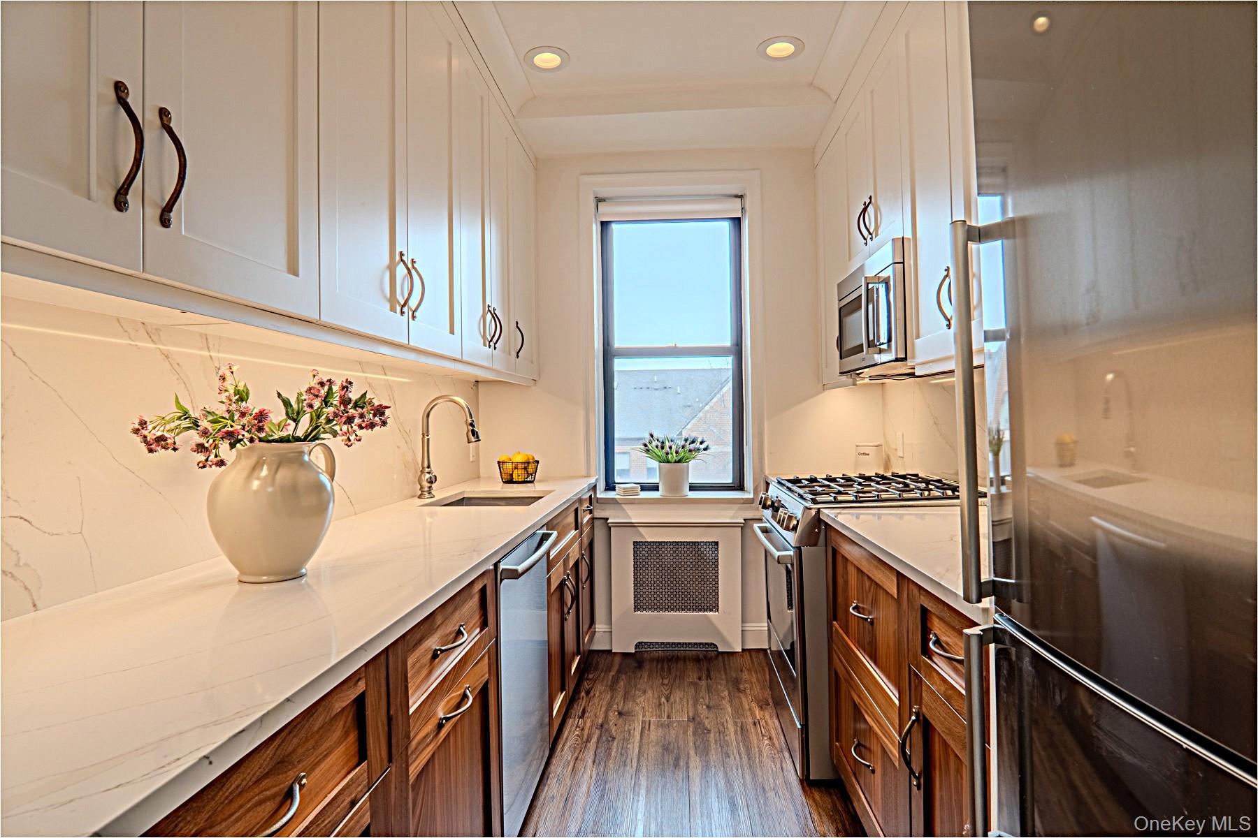 #13 photo, 21 Barstow Road, नासाउ काउंटी Great Neck , NY 11021