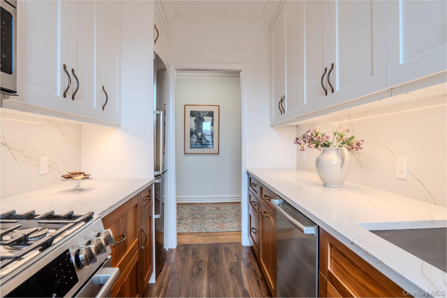 #15 photo, 21 Barstow Road, नासाउ काउंटी Great Neck , NY 11021