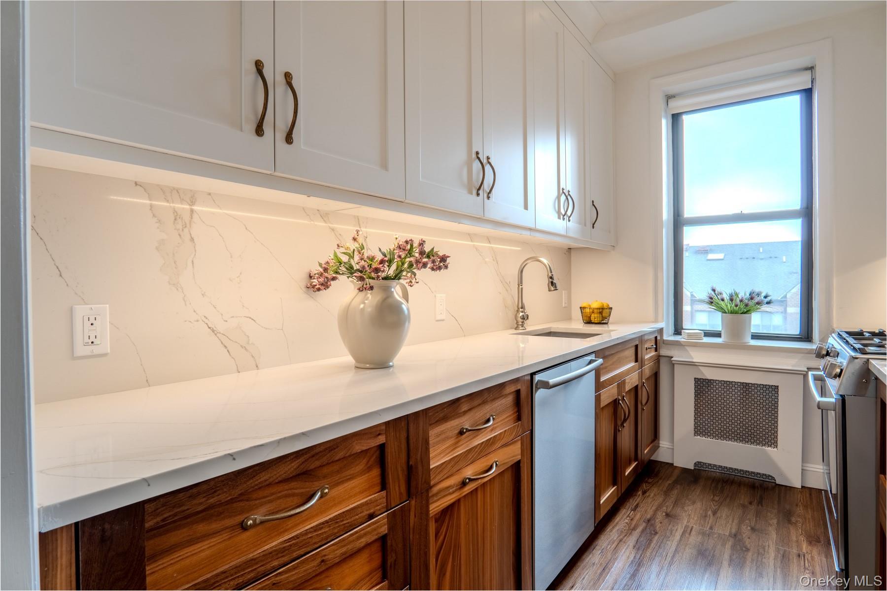 #16 photo, 21 Barstow Road, नासाउ काउंटी Great Neck , NY 11021