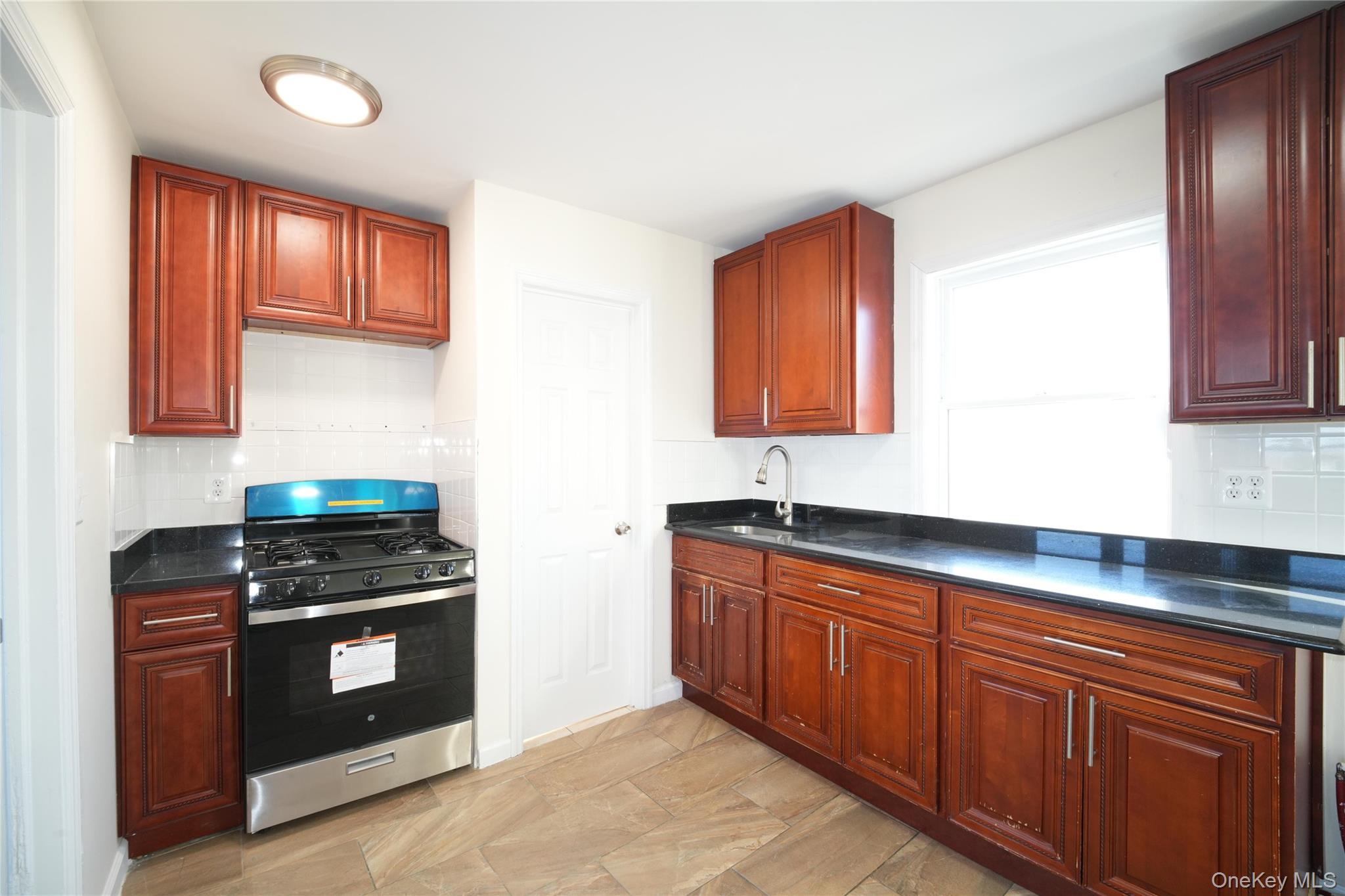 #2 photo, 6040 55th Drive, كوينز Maspeth , NY 11378