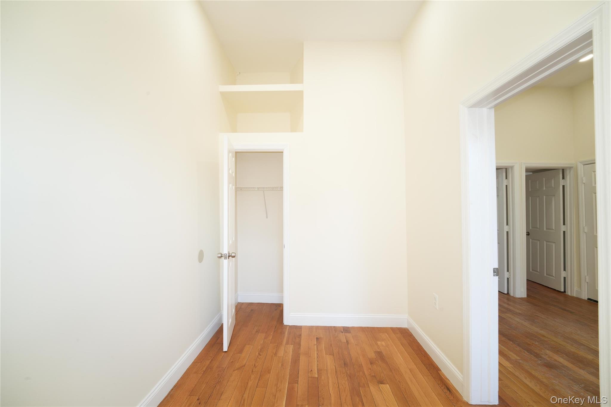 #3 photo, 6040 55th Drive, كوينز Maspeth , NY 11378