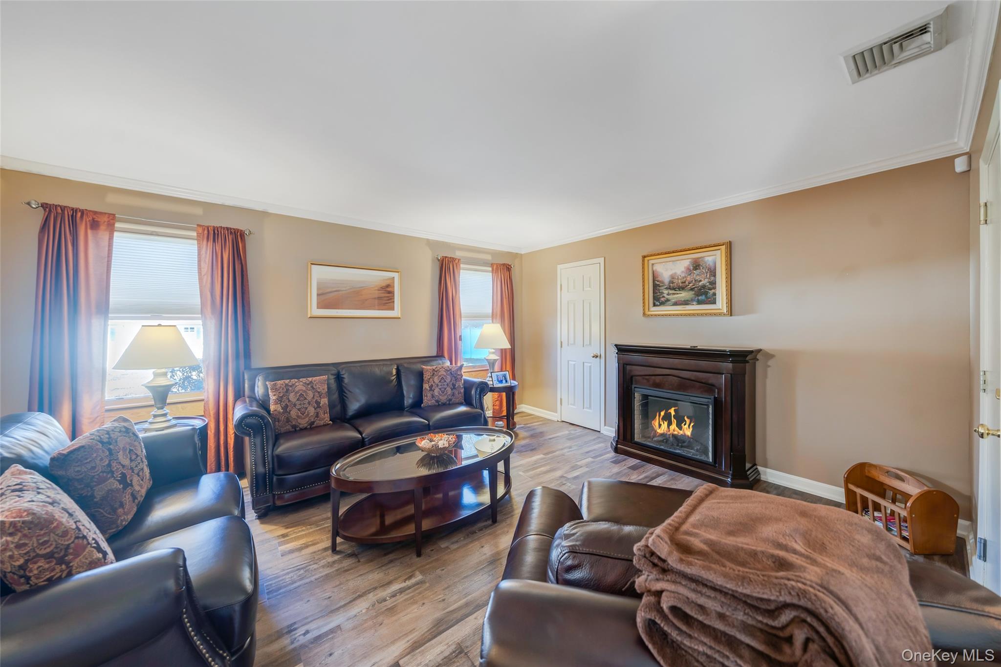 #17 photo, 7 Hemlock Road, מחוז סאפוק Mount Sinai , NY 11766