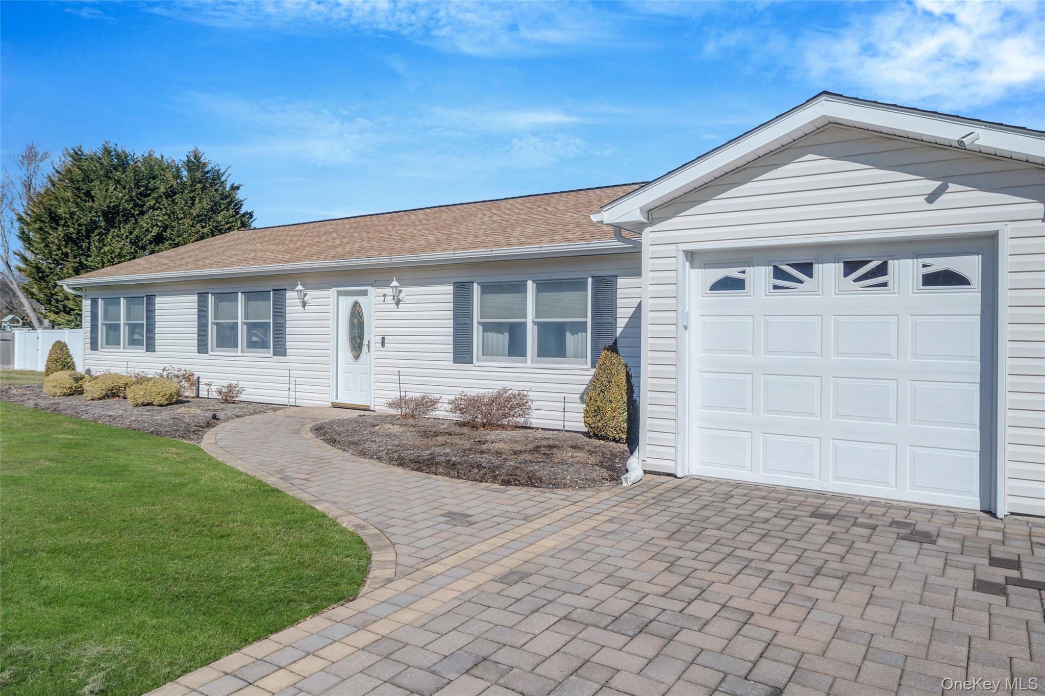 #2 photo, 7 Hemlock Road, מחוז סאפוק Mount Sinai , NY 11766