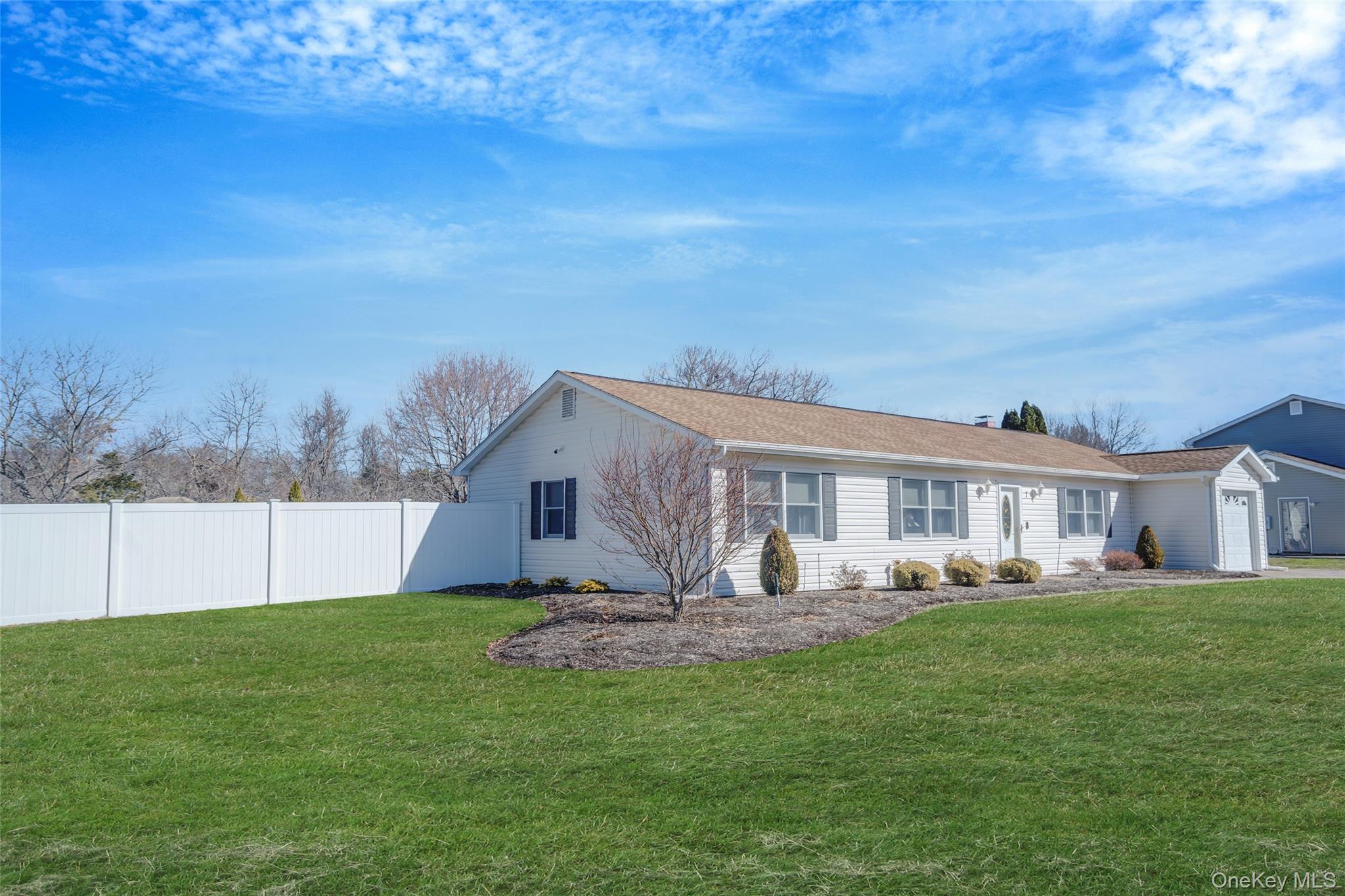 #3 photo, 7 Hemlock Road, מחוז סאפוק Mount Sinai , NY 11766