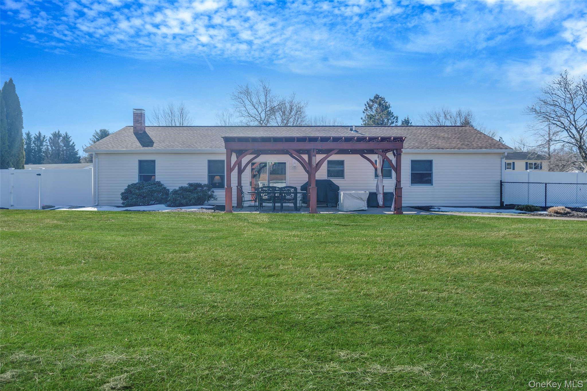 #5 photo, 7 Hemlock Road, מחוז סאפוק Mount Sinai , NY 11766