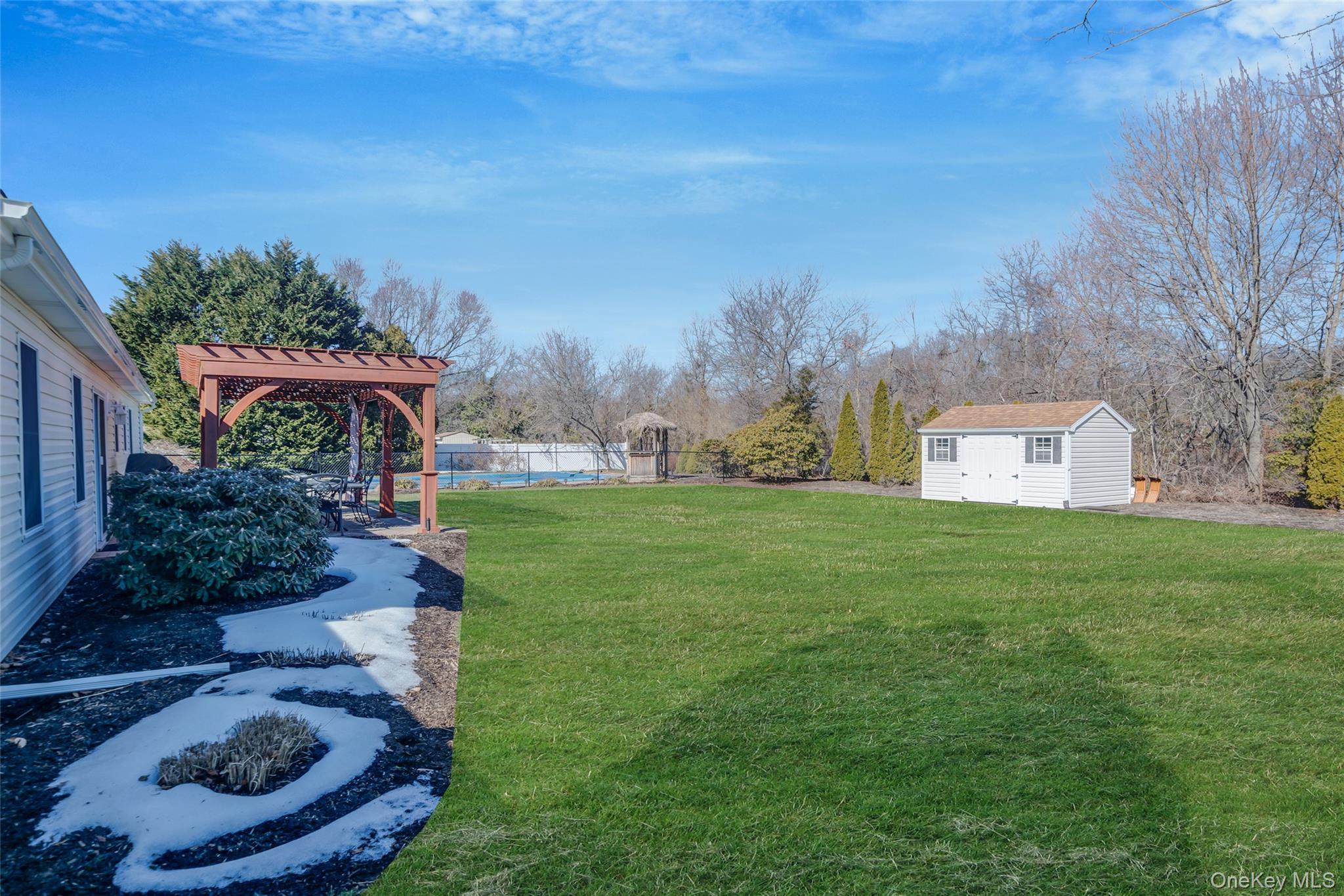 #6 photo, 7 Hemlock Road, מחוז סאפוק Mount Sinai , NY 11766