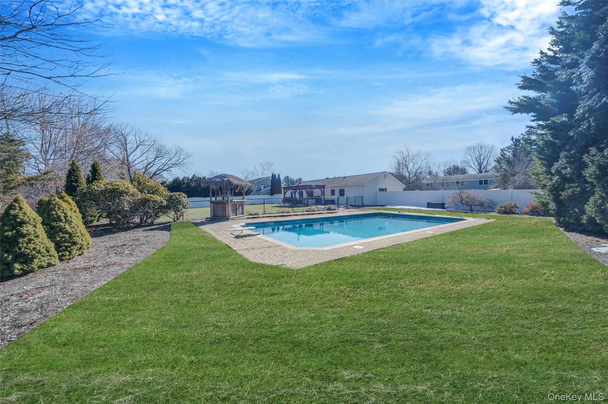 #8 photo, 7 Hemlock Road, מחוז סאפוק Mount Sinai , NY 11766