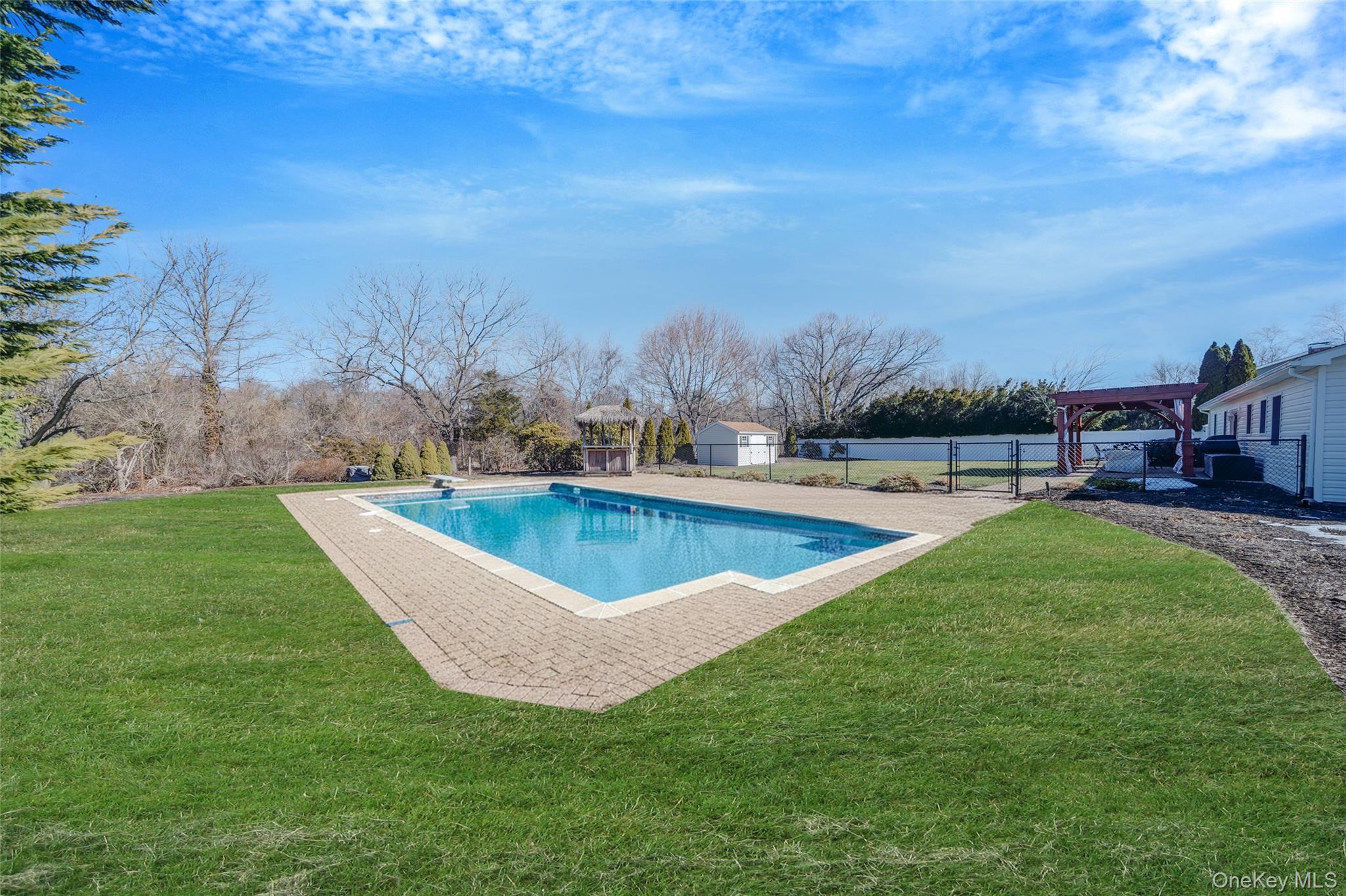 #9 photo, 7 Hemlock Road, מחוז סאפוק Mount Sinai , NY 11766