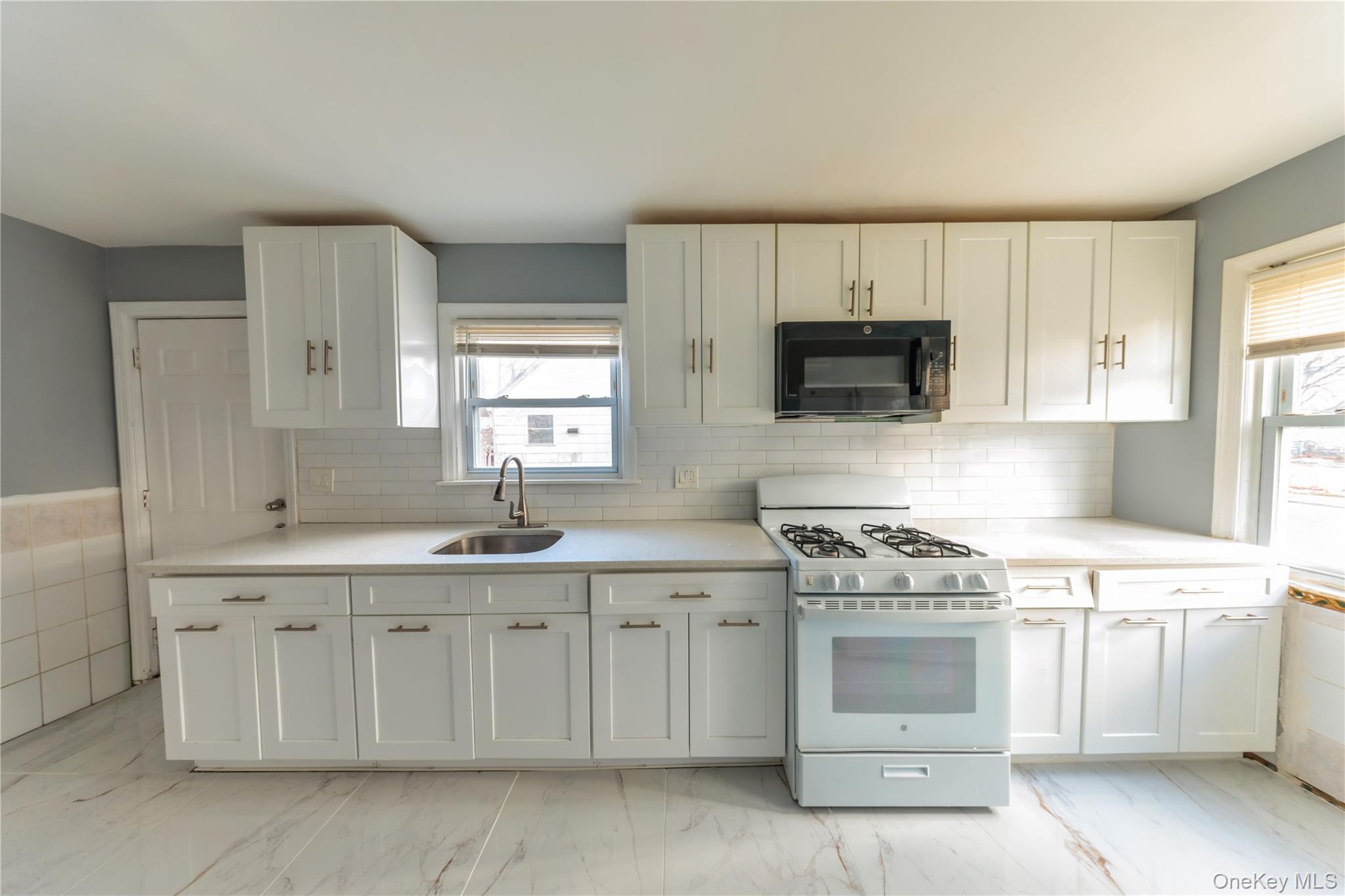 #8 photo, 345 Elmore Street, Саффолк ‖ Central Islip , NY 11722