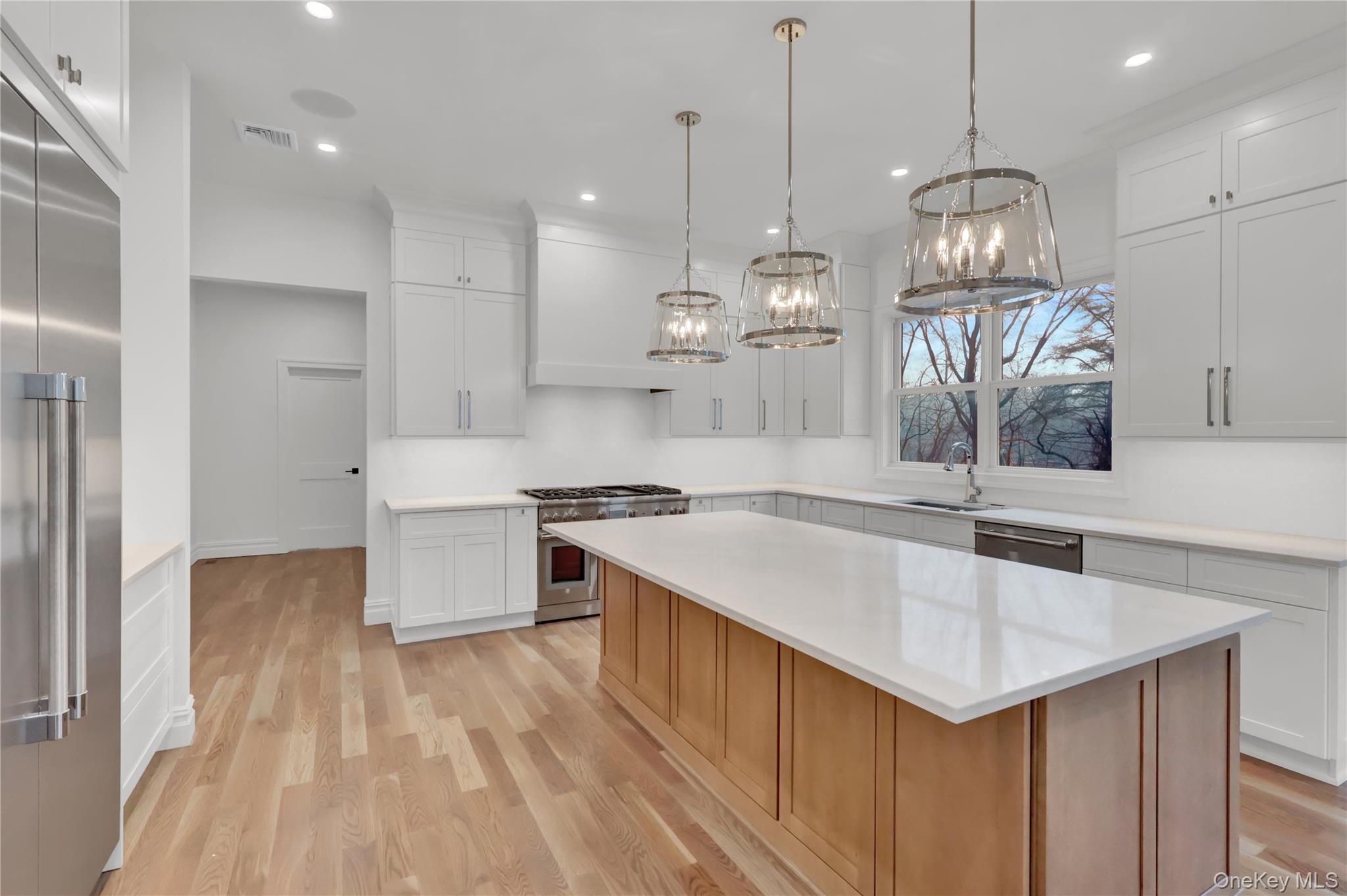 #7 photo, 26 Estates Circle, Melville , NY 11747