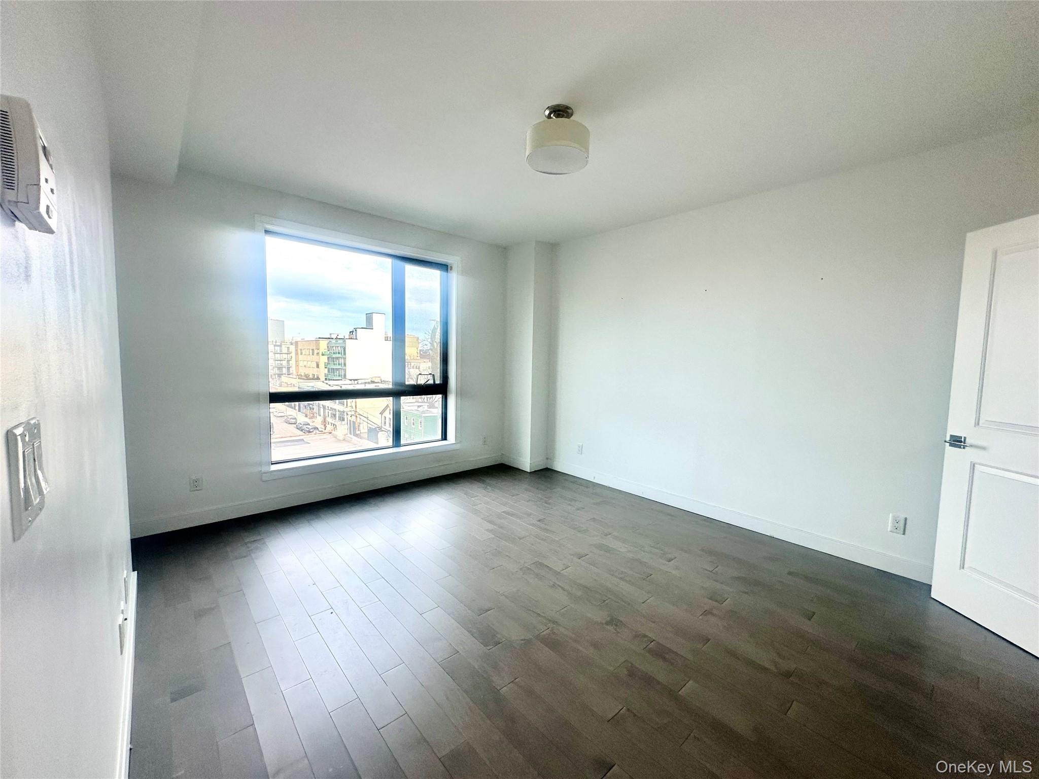 #1 photo, 4104 27th Street, 皇后区 Long Island City , NY 11101