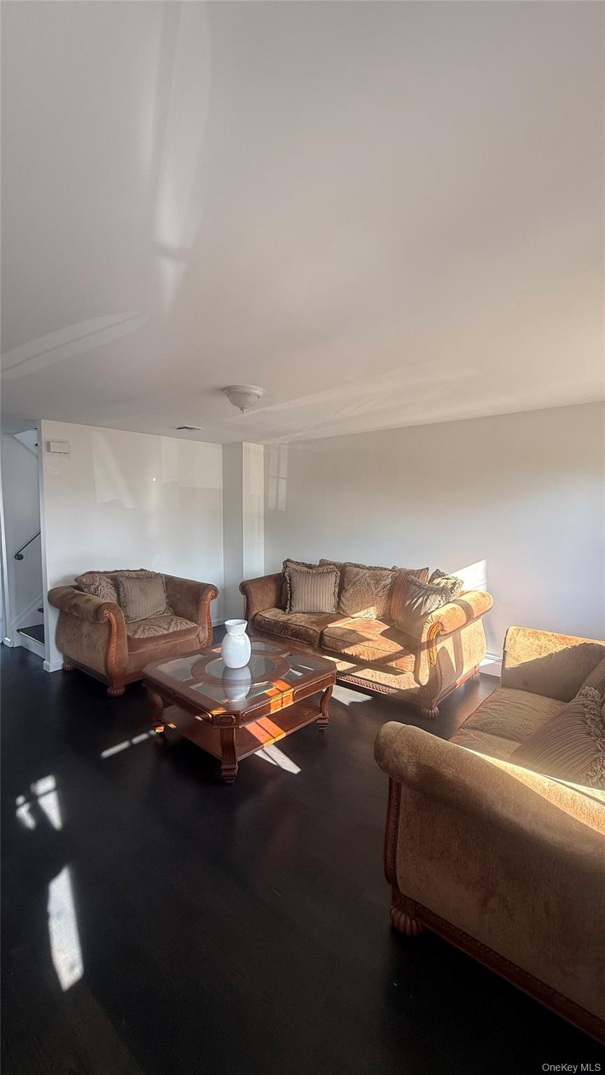 #2 photo, 1318 Post Avenue, ناسو Elmont , NY 11003