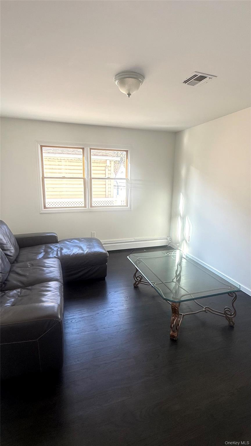 #5 photo, 1318 Post Avenue, ناسو Elmont , NY 11003