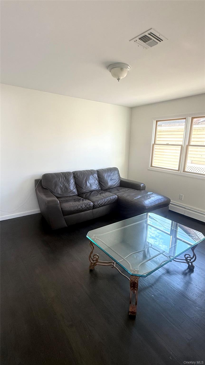 #6 photo, 1318 Post Avenue, ناسو Elmont , NY 11003